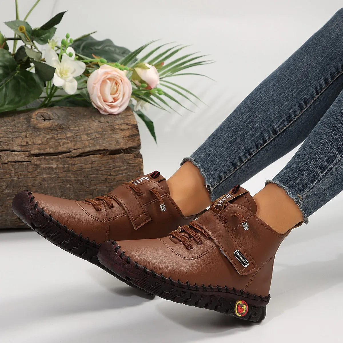 Bottine orthopédique femme lacée, marron Image
